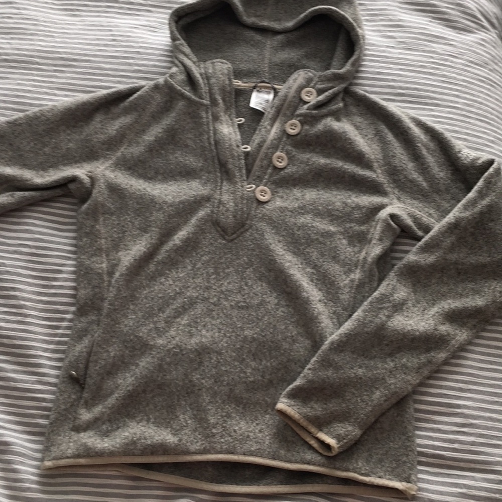 North face pullover women’s M
